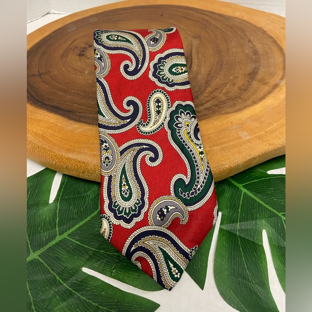 Retro Brooks Brothers Red Paisley Silk Tie